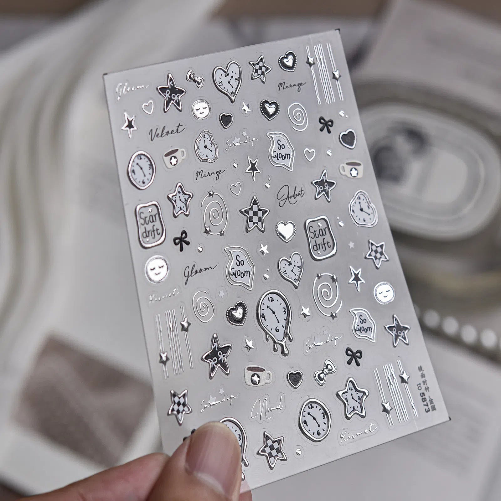 to5873 Silver Heart Nail Stickers variant image - Tomoni Nail Art