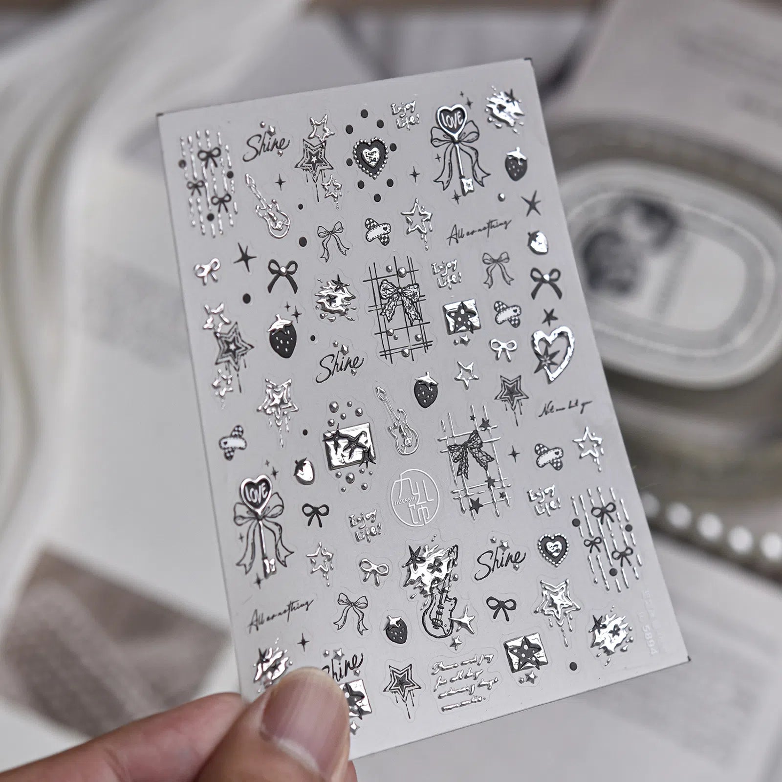 to5894 Silver Heart Nail Stickers variant image - Tomoni Nail Art