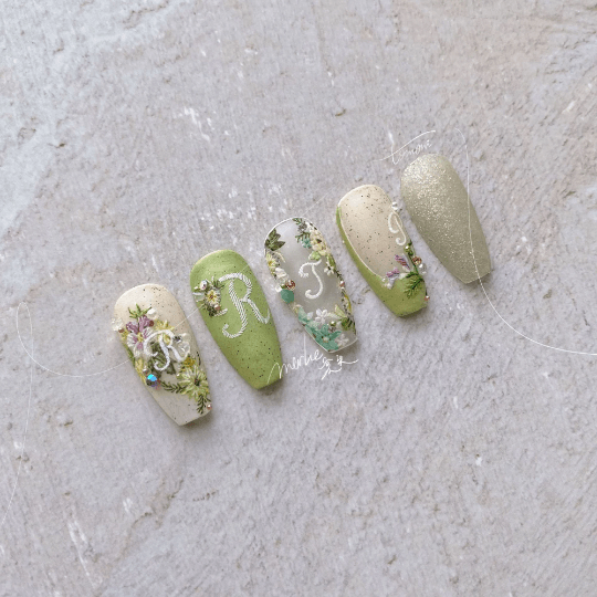 aesthetic pressed on nails