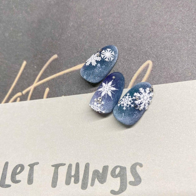 snowflake nail design