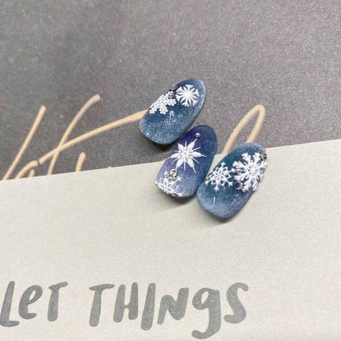 snowflake nail design